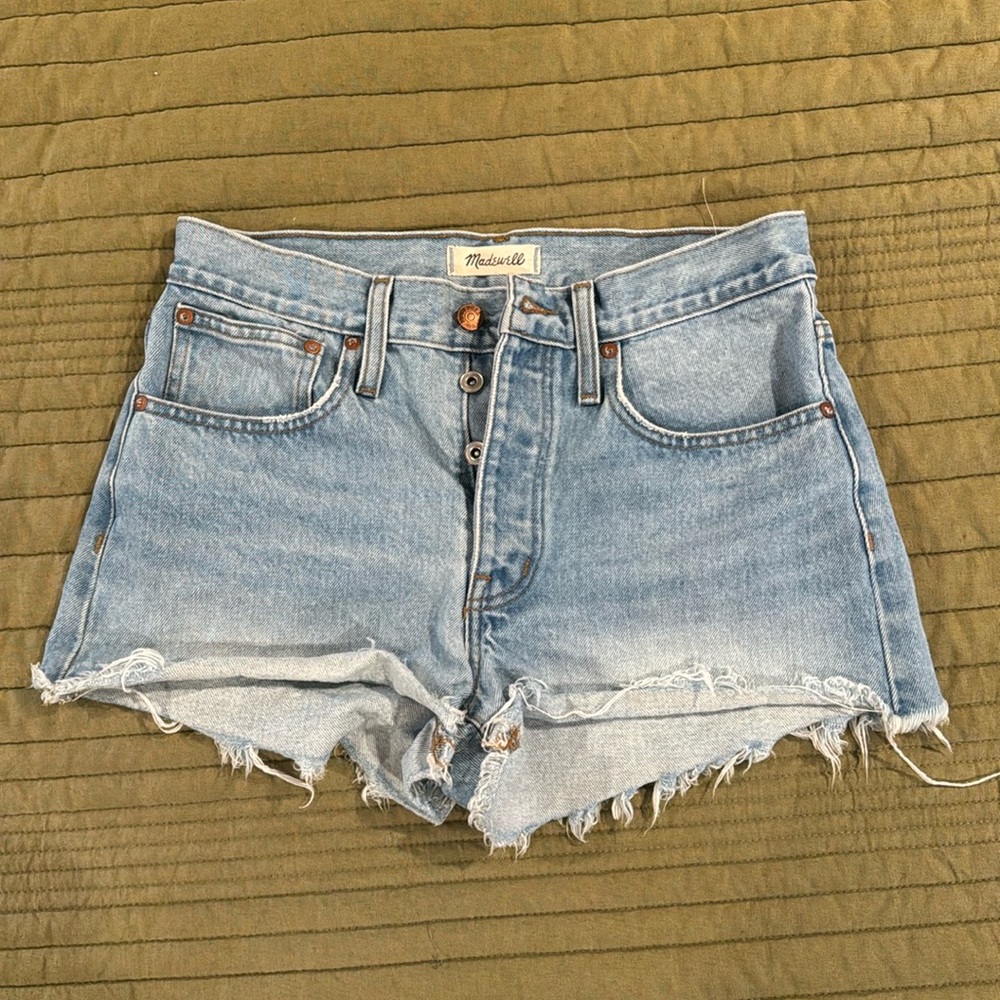 Madewell high rise denim shorts size 26